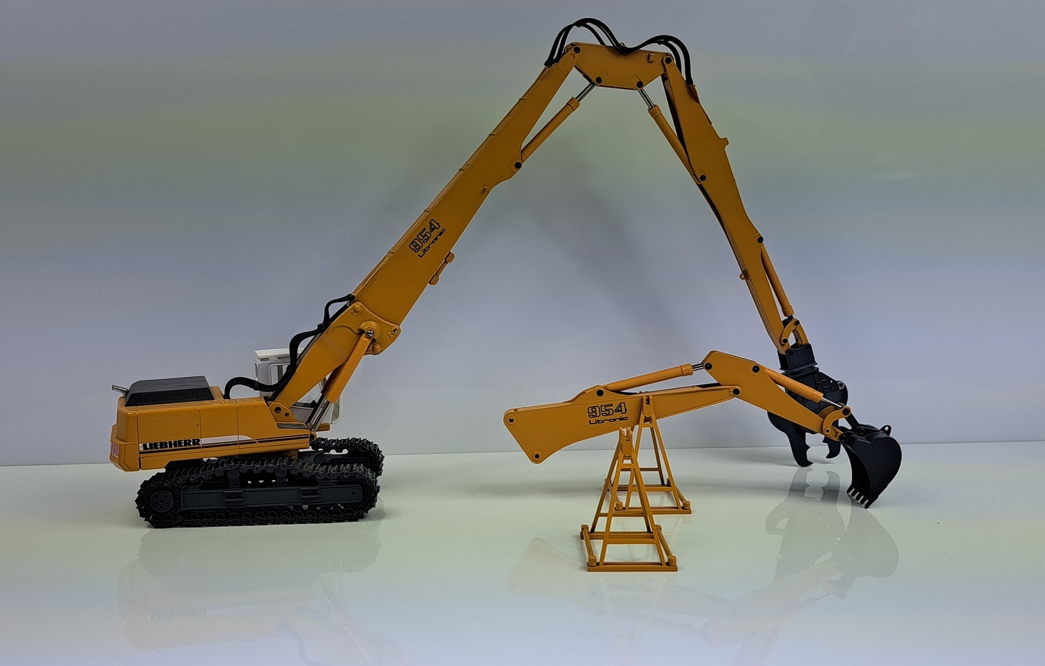 Conrad 2907-0 - Liebherr R 954 Demolition Excavator