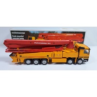 CO40135 - Mercedes Benz w/ Putzmeister M52 Concrete Pump